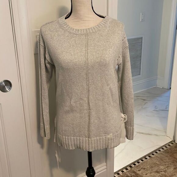 Cute soft cotton Ann Tyalor sweater. - Picture 1 of 6